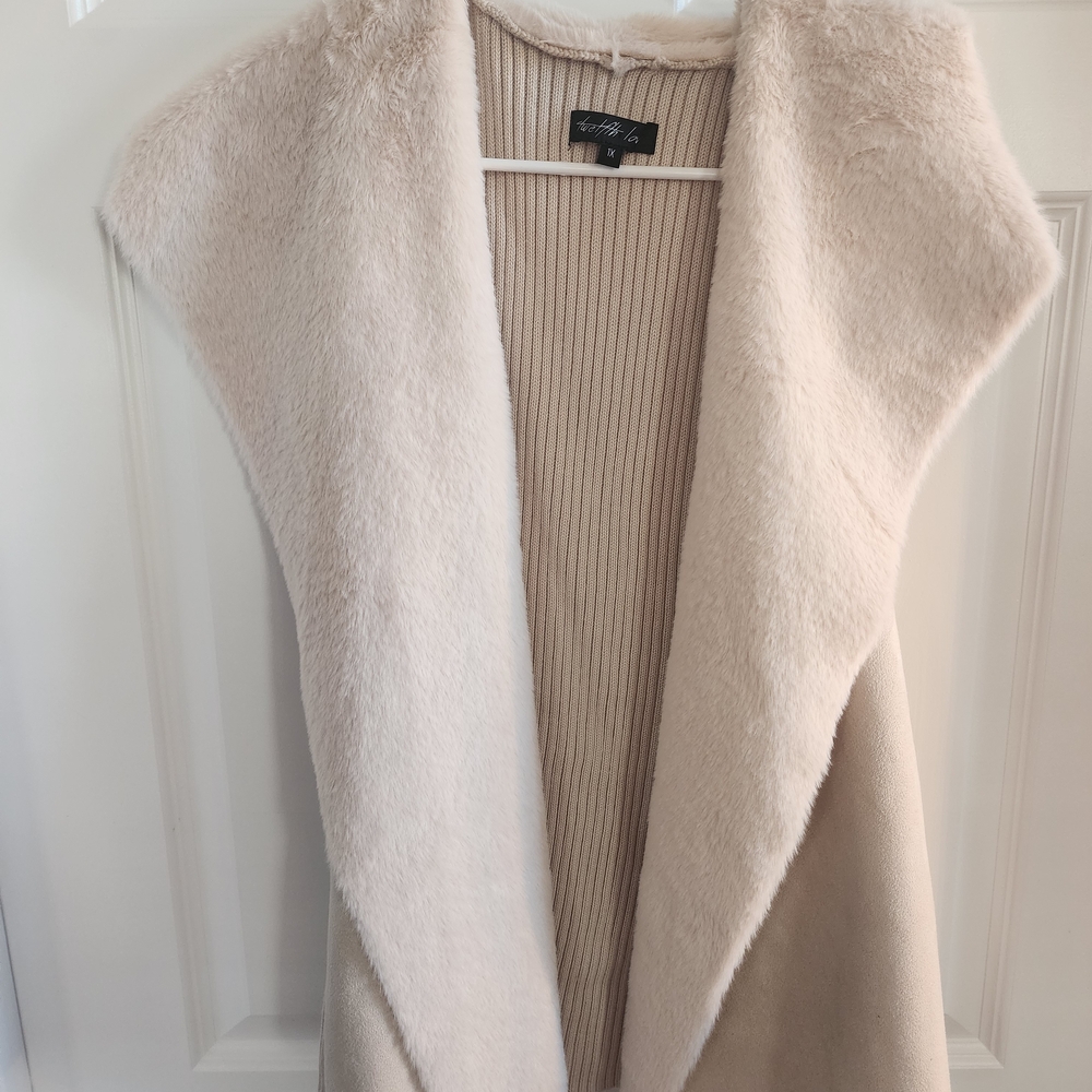 Stylish Beige Faux Fur Vest